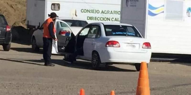 Viajó a dedo desde Salta a Santa Cruz para ver a su novio pero él no la recibió y se tuvo que volver
