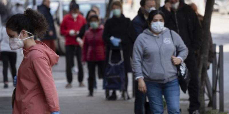 Cuarentenas de fin de semana, sin reuniones sociales y ampliar la vacunación: la estrategia sanitaria del Gobierno