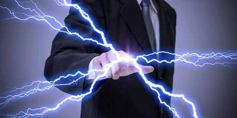 ¿Por qué algunas personas están “cargadas” y dan “patadas eléctricas”?
