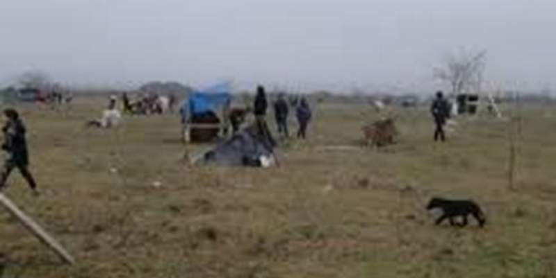 Marcha atrás con el subsidio de $50.000 a quienes tomen tierras