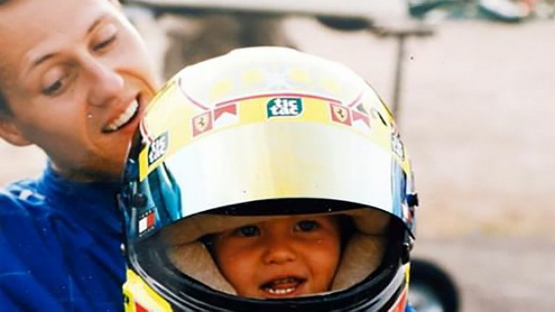 Competía con un seudónimo, adoptó el estilo de su padre y está a un paso de la F1: la vida de Mick Schumacher