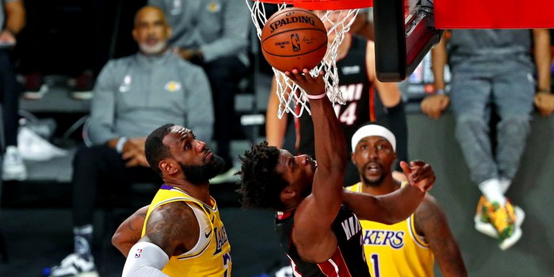 Los Ángeles Lakers vencieron a Miami Heat lideran 3-1 y están a un paso del título