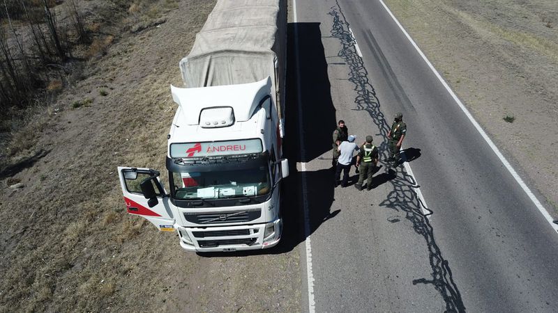 Un camionero se cansó del corte con San Luis y embistió a los manifestantes