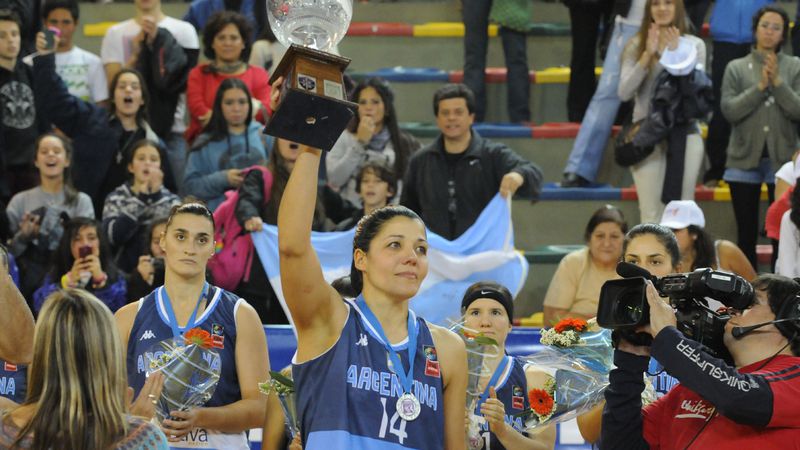 Orgullo mendocino, Carolina Sánchez tiene 44 años y continúa jugando en Italia