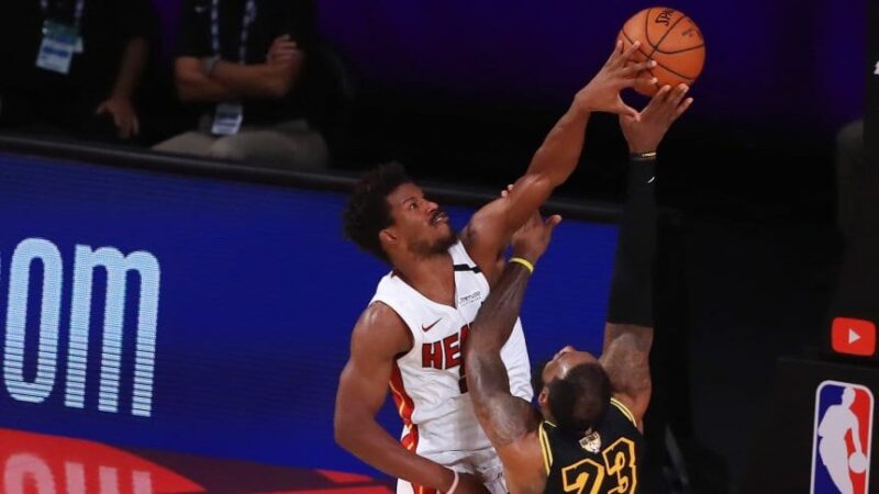 Butler volvió a brillar con un triple-doble y Miami Heat lleva a un sexto juego a Los Lakers