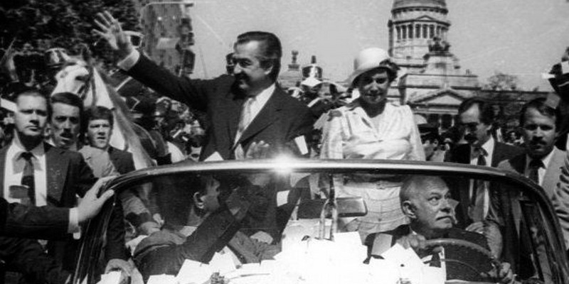 Se cumplen 37 años del regreso de la democracia con el triunfo de Alfonsín