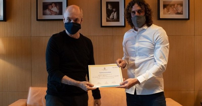 Premio al esfuerzo: Coloccini terminó la secundaria a los 38