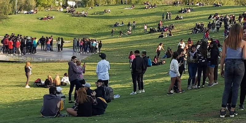 Mendoza habilitó las reuniones sociales al aire libre desde este sábado
