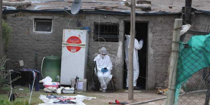Un hombre hirió de gravedad a su pareja y mató a un amigo en Luján
