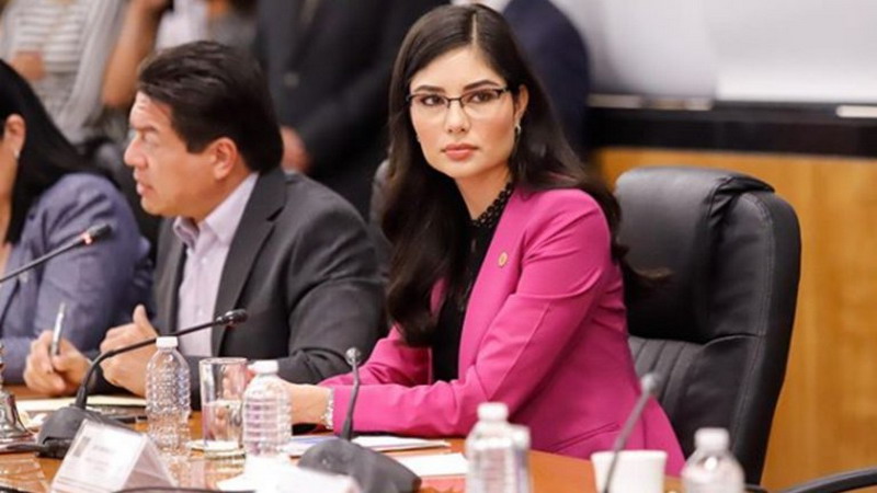 Controversial foto de una diputada mexicana