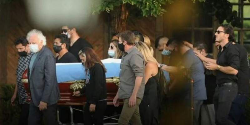 Se fue el 10: Maradona ya descansa en paz junto a sus padres