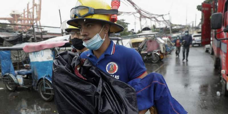 Al menos cuatro muertos y 350 mil evacuados tras el tifón Goni en Filipinas
