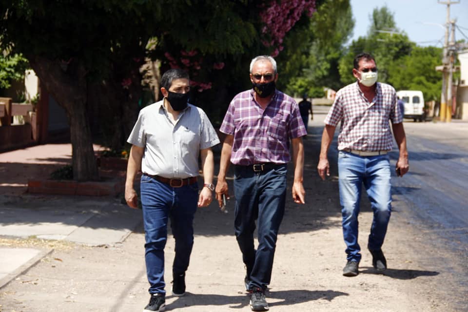 El intendente Walther Marcolini retomó sus funciones y recorrió obras de asfalto en Bowen