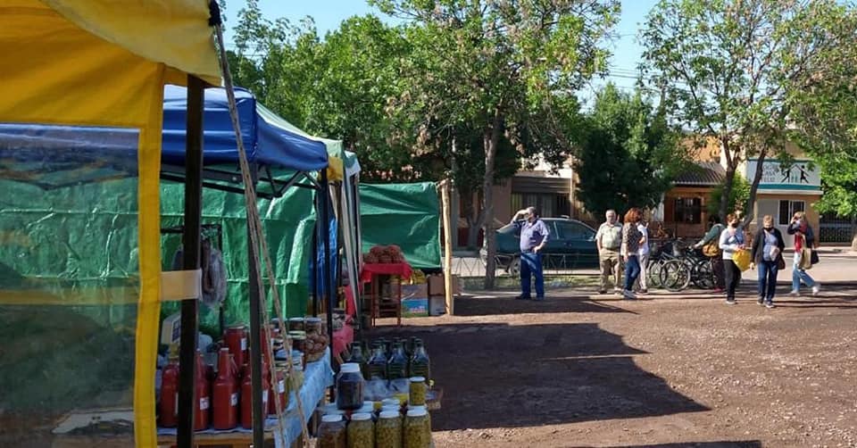 El Mercado Municipal alternativo funciona a pleno mientras culmina la obra