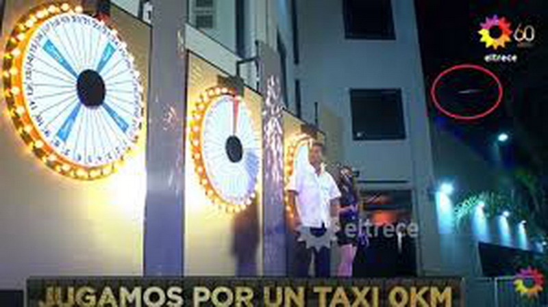“Bienvenidos a bordo”| ¿OVNI a la vista? Una extraña luz atravesó el cielo durante el programa de Guido Kaczka