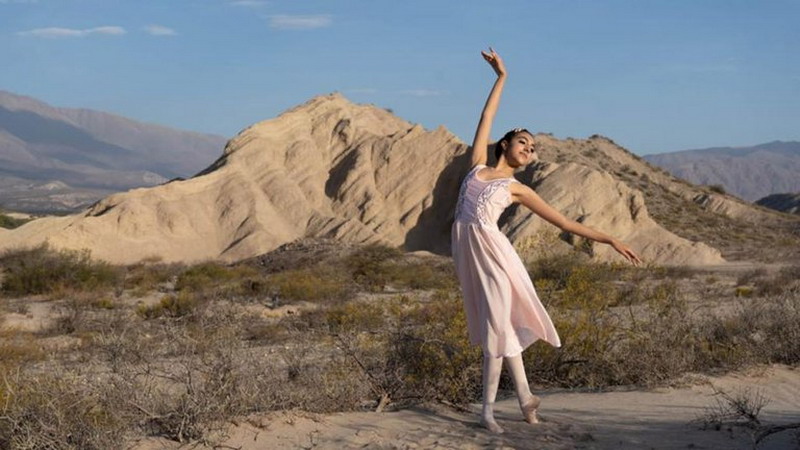Es indígena, aprendió ballet por YouTube y Julio Bocca la becó en su fundación