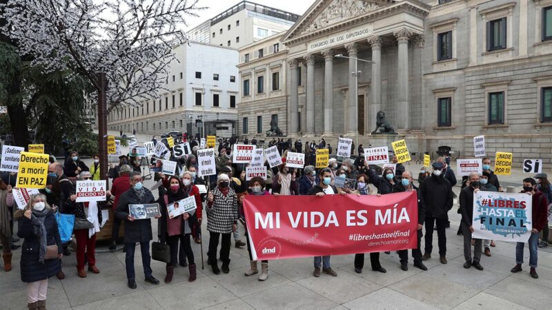 Eutanasia y suicidio asistido: en qué consiste la ley que aprobó el Congreso español