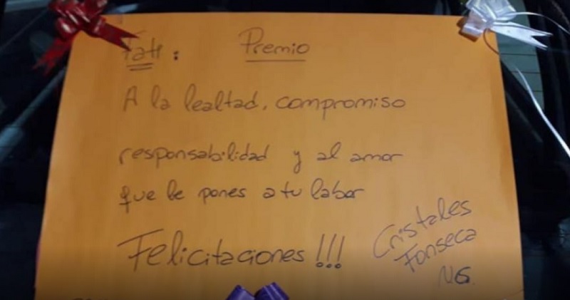 El dueño de un negocio le regaló un auto a su empleado (video)