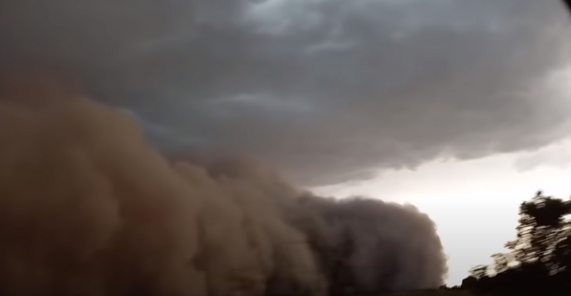 Imágenes “apocalípticas” del temporal de viento y tierra en La Pampa