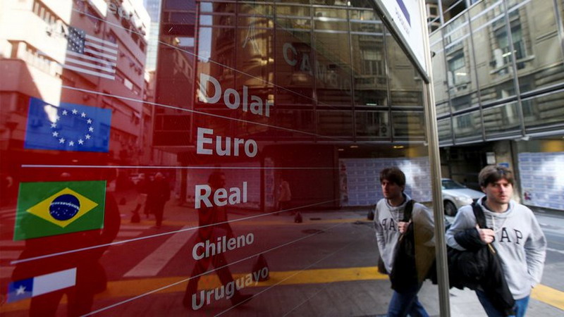 A cuánto llegará el dólar en 2021 según el pronóstico del Gobierno y de los analistas privados