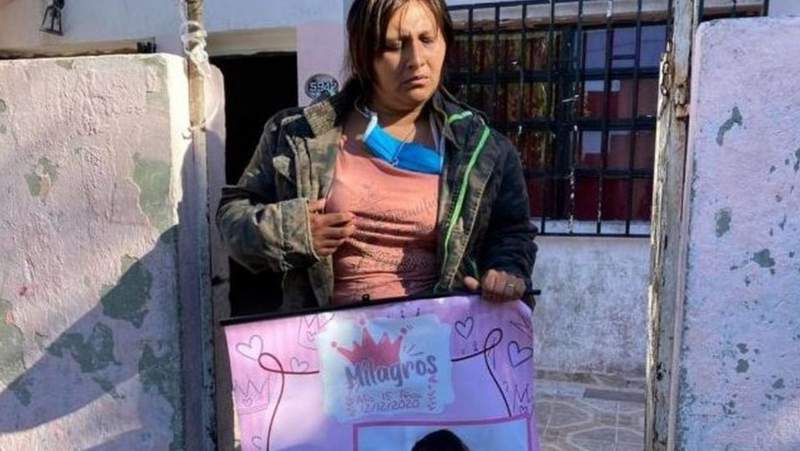 Habló la madre de la chica violada en manada por 10 hombres: “Pensé que se moría en mis brazos”