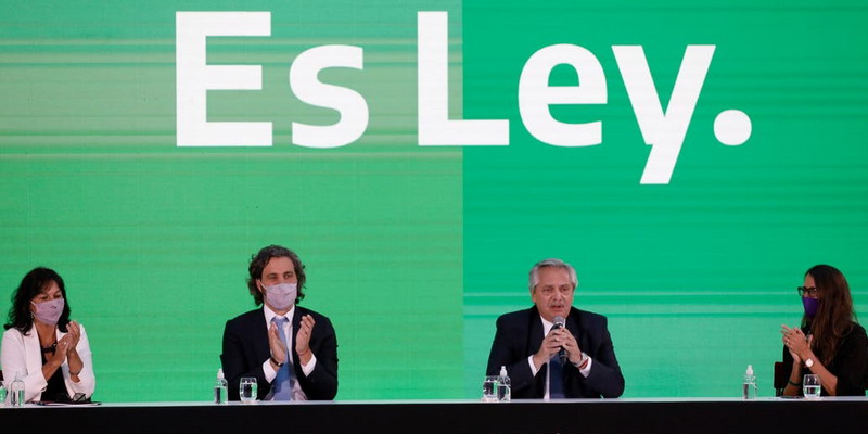 Alberto Fernández promulgó la ley del aborto: “Estoy muy feliz de estar poniéndole fin al patriarcado”