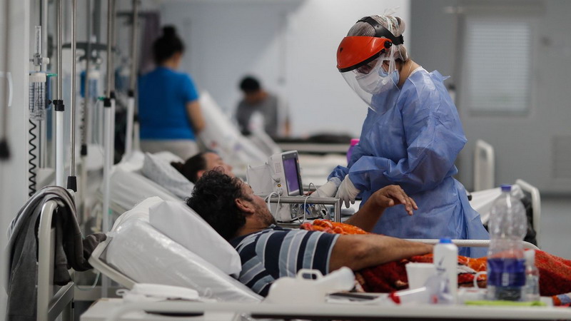La mesa de expertos que asesora al Gobierno advierte que de continuar con el aumento de casos “habrá medidas restrictivas importantes”