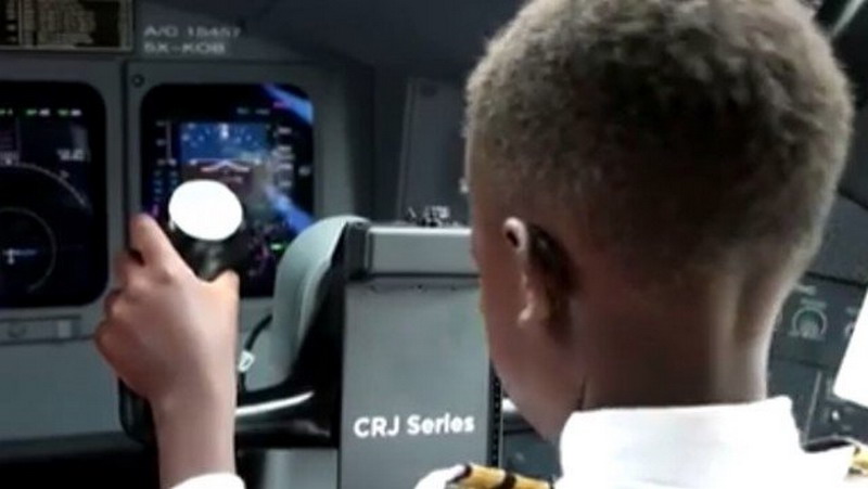 El niño prodigio que sorprende al mundo: tiene 7 años y ya sabe pilotar aviones