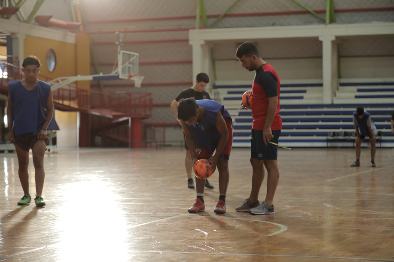 Se disputa el Torneo de Futsal en el polideportivo Deportistas Alvearenses