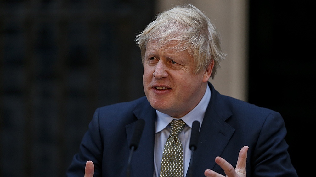 Expertos contradicen Johnson y afirman que no hay evidencias que la cepa británica sea más letal