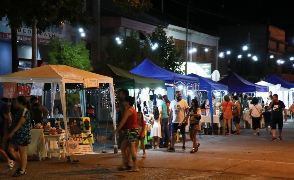 Otra inolvidable noche de la Peatonal del Arte y el Vino