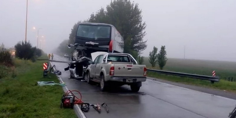 Chocó un micro que viajaba de Buenos Aires a Mendoza: dos muertos