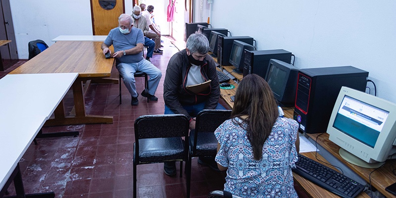 Ya funcionan los puntos de inscripción para la vacuna de Covid