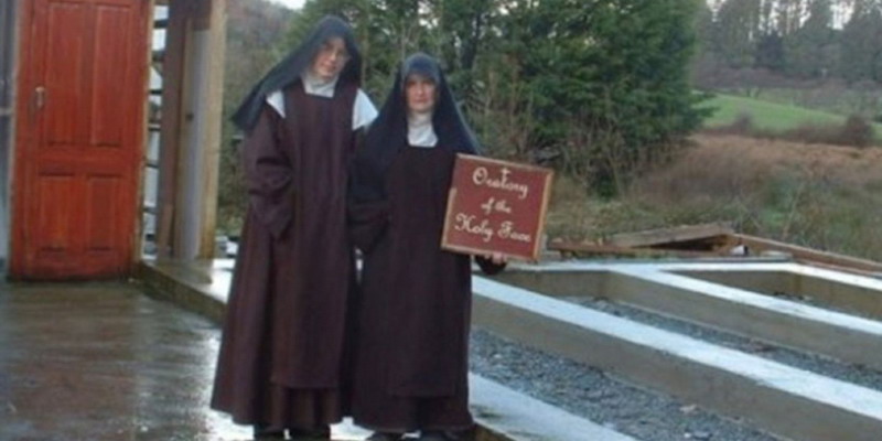 Unas monjas en Irlanda violaron la cuarentena para hacer un exorcismo frente al Parlamento