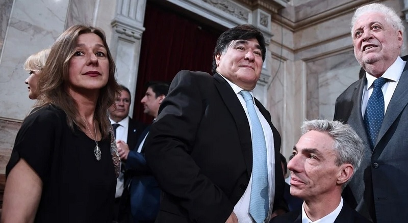 Vacunatorio VIP: Carlos Zannini recibió la Sputnik V como “personal de salud”