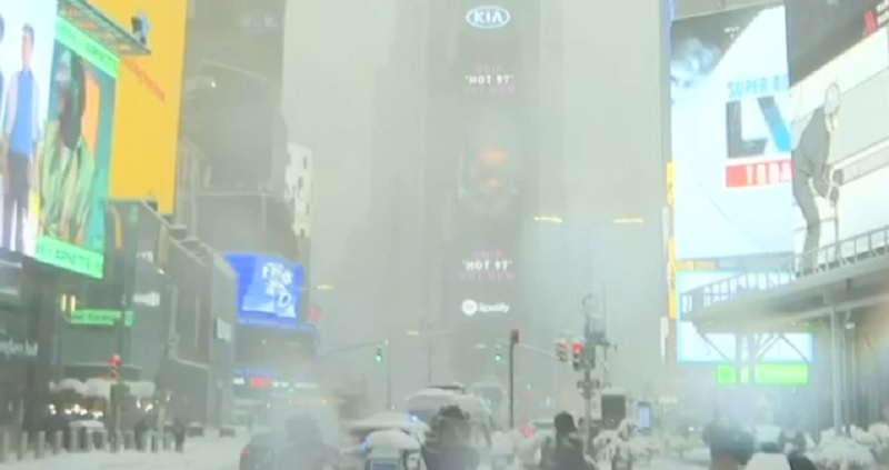 Nueva York, en estado de emergencia por una nevada que podría ser la más grande de la historia