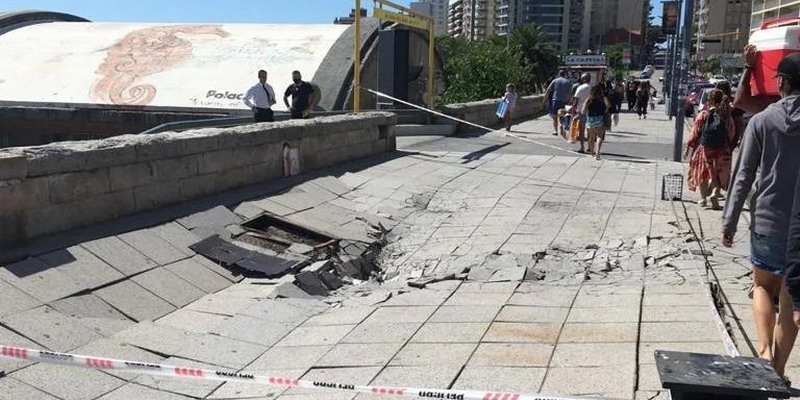 Mar del Plata: susto por el hundimiento de un tramo del paseo costero, a metros de la Rambla