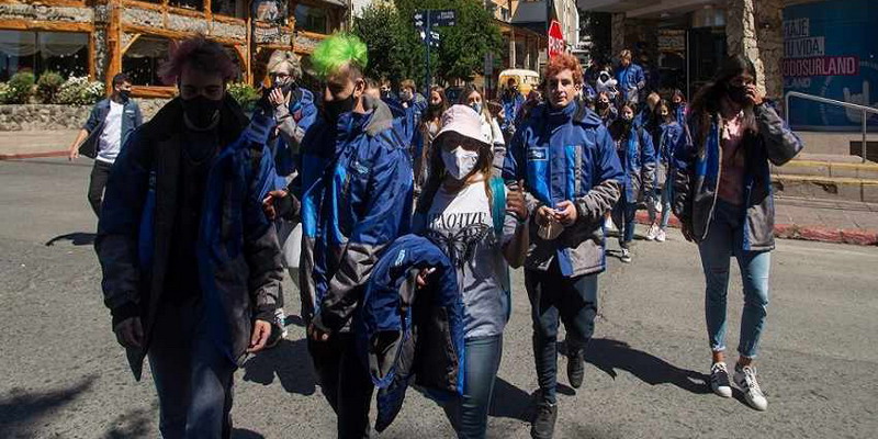 Se fueron de viaje de egresados a Bariloche y volvieron con coronavirus