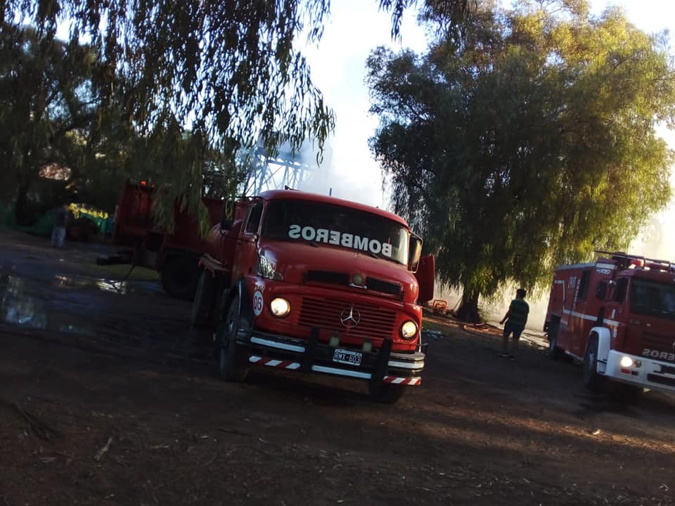 Voraz incendio en Bowen. Pérdidas totales en una vivienda