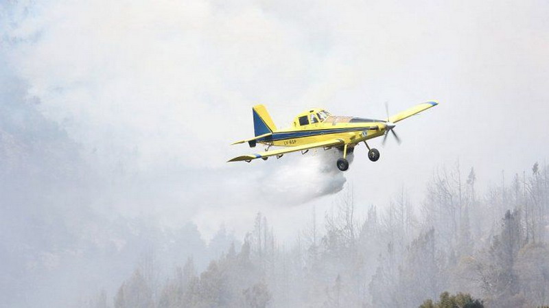 Planean sumar aviones privados para combatir los incendios en El Bolsón