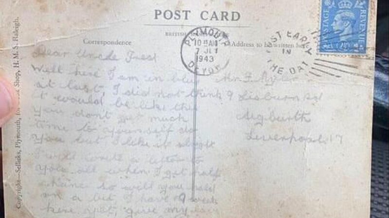 Escribió una tarjeta postal durante la Segunda Guerra Mundial y su familia la recibe 78 años después