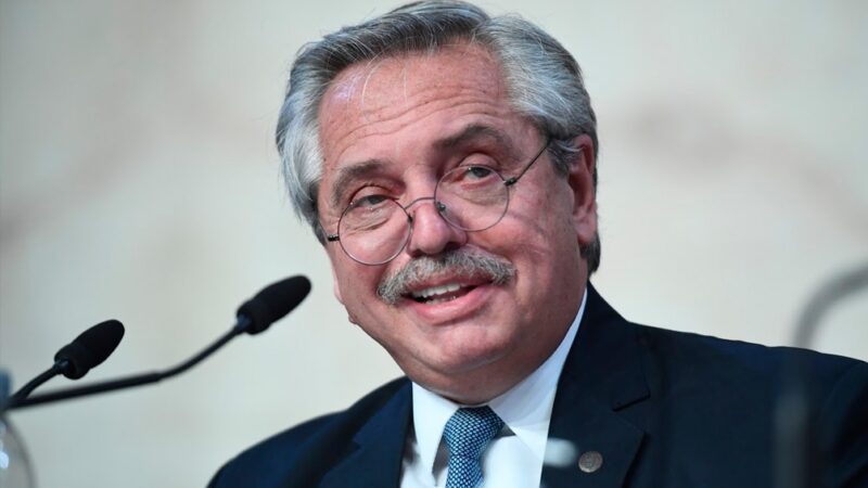 El Presidente enviará un proyecto para “desdolarizar” las tarifas de servicios públicos