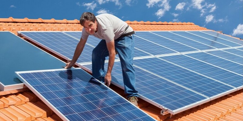 Energía casera: cuánto cuesta poner paneles solares en el techo de casa