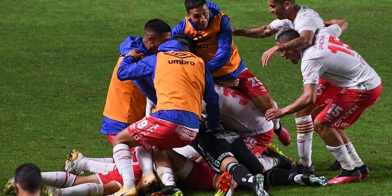 Bicho heroico: lo perdía dos veces y le ganó con nueve