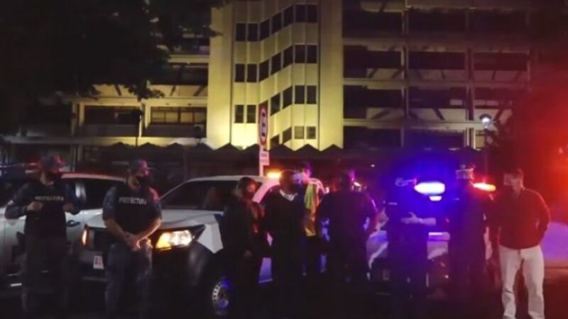 Tiene prisión domiciliaria y organizó una fiesta clandestina para más de 300 personas en su casa