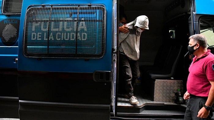 Aguardan estudios médicos y peritajes para indagar al detenido por la captura de la niña