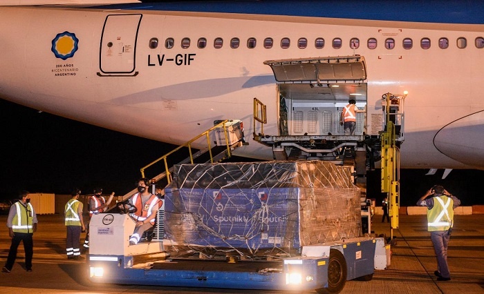 Arribó el vuelo de Rusia con 517.500 dosis de Sputnik V