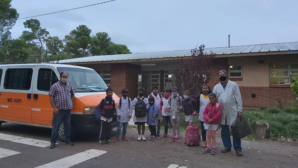 Alumnos de escuelas rurales  cuentan con transporte