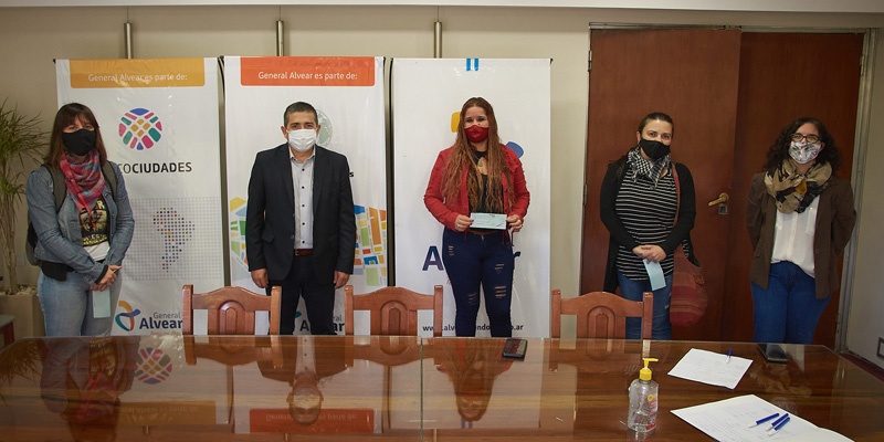 Continúa la entrega de subsidios a emprendedores locales