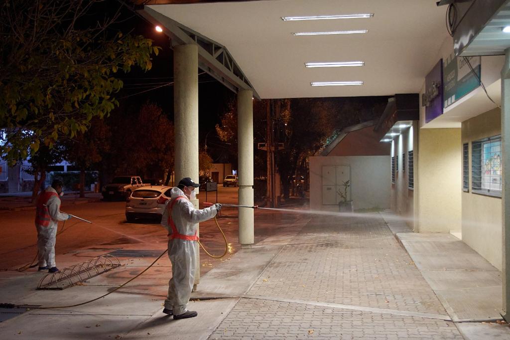 Continúan  los operativos de desinfección y limpieza en el Departamento